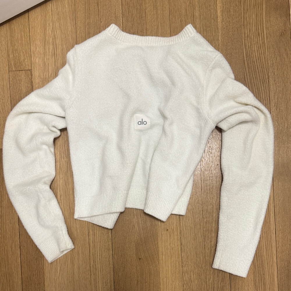 ALO Yoga Women's Off-White Crew Neck Sweater